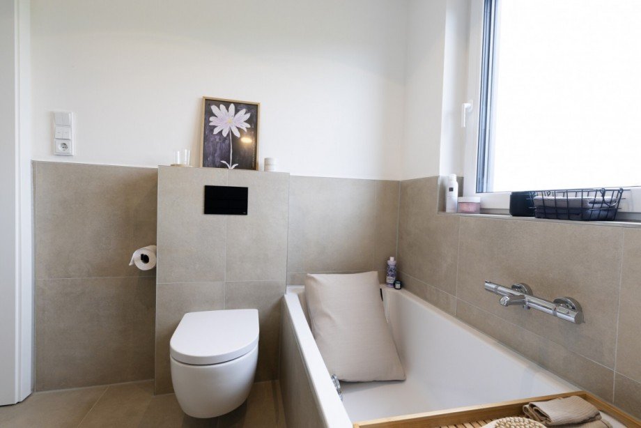 Wannenbad OG Einfamilienhaus G�ster