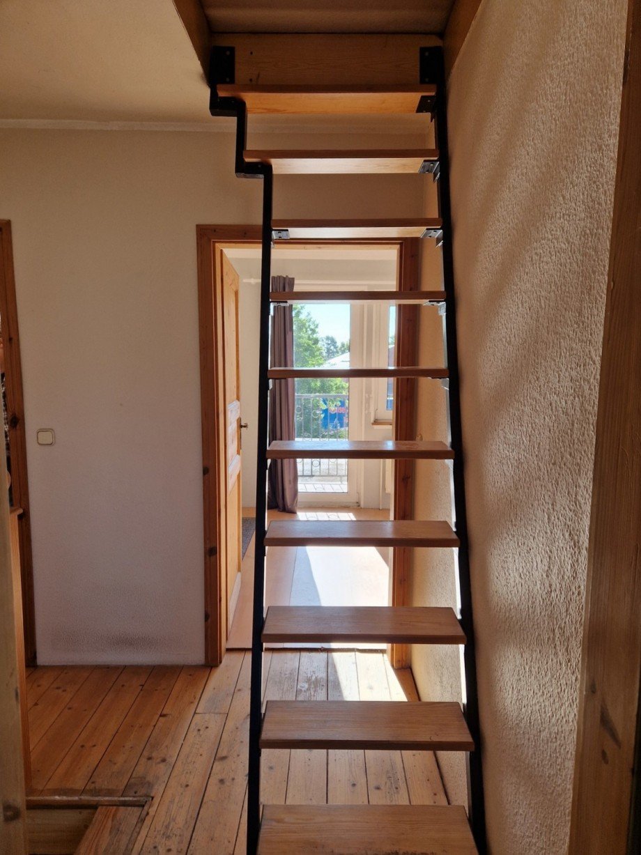 Treppe ins Dachgeschoss Doppelhaush�lfte Breitenfelde