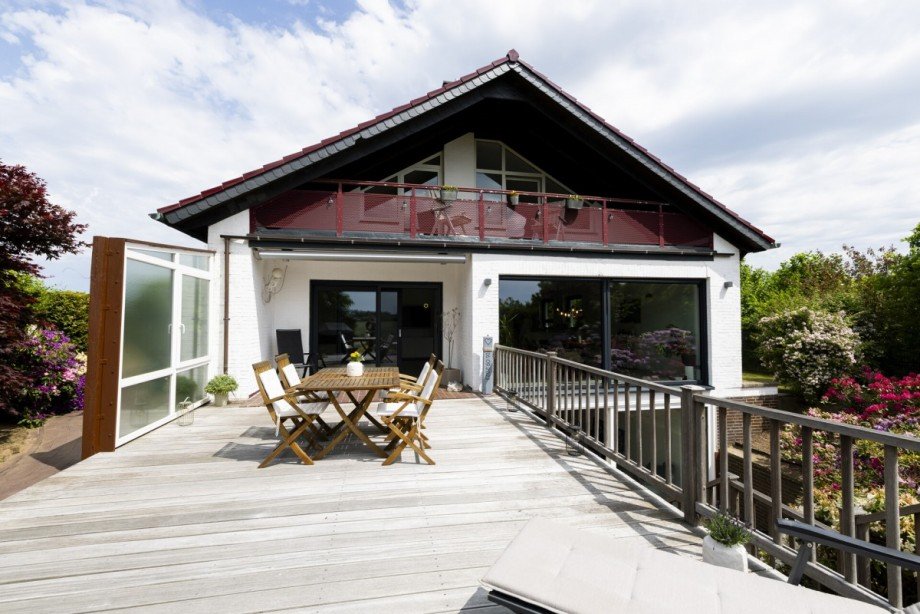 R�ckseite Einfamilienhaus G�ster