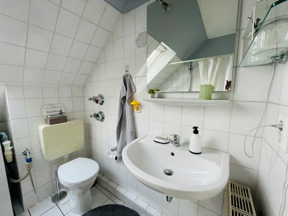 Badezimmer Dachgeschosswohnung M�lln