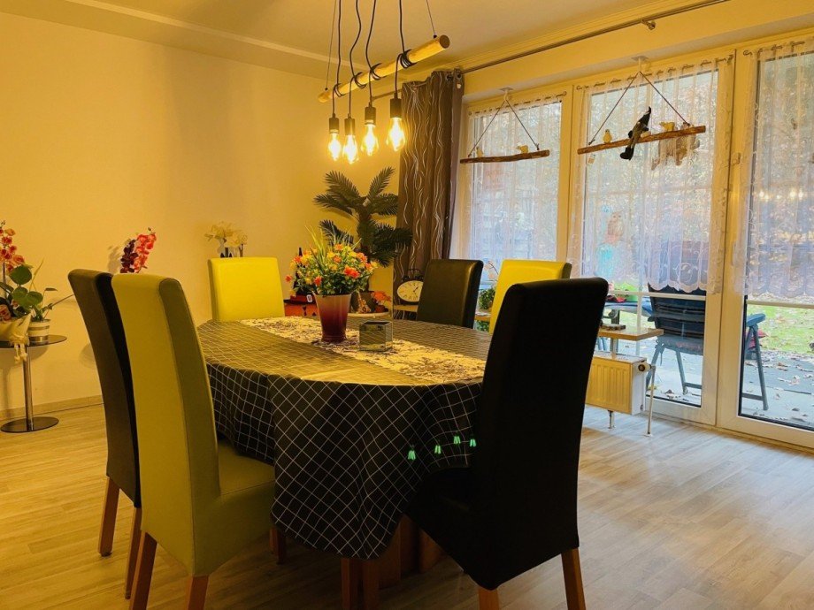 Wohn-Esszimmer Souterrainwohnung M�lln