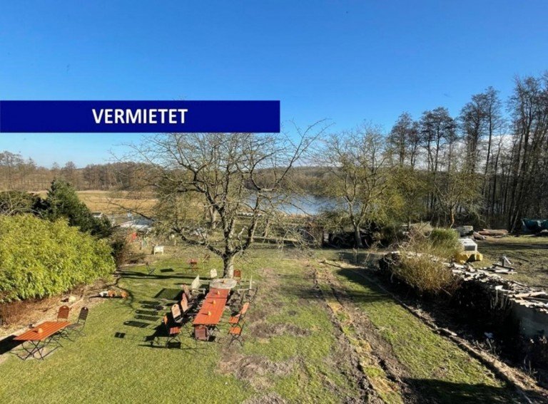 Bild vermietet Lankau / Anker Dachgeschosswohnung Idyllische Dachgeschosswohnung in ruhiger Lage mit Blick auf den See